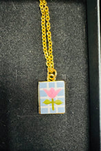 Load image into Gallery viewer, Mwclis charms bychan / Small charm necklace
