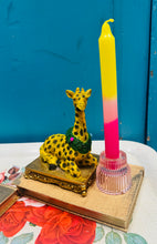 Load image into Gallery viewer, Canhwyllbren Quirky gwydr pinc, llyfr aur a Jiraff / Quirky pink glass, gold book and Giraffe candlestick holder
