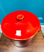 Load image into Gallery viewer, Pot casserole terracotta Albisola Retro coch o’r Eidal / Retro Albisola terracotta red casserole pot from Italy
