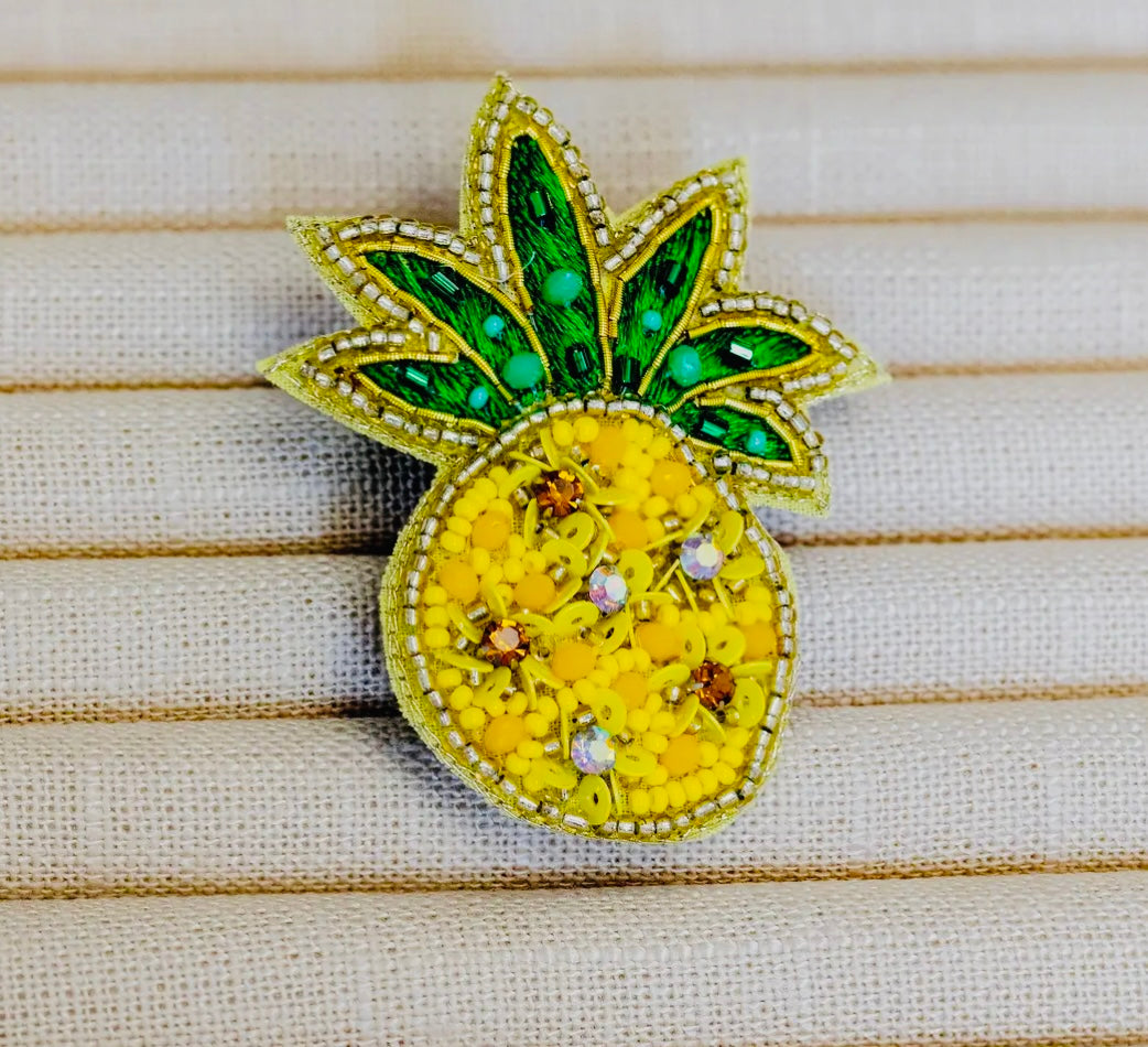 Brooch beads pinafal melyn a gwyrdd / Yellow and green pineapple beads brooch