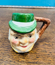 Load image into Gallery viewer, Mwg Toby fechan bach Vintage Artone / Vintage minature Artone Toby mug
