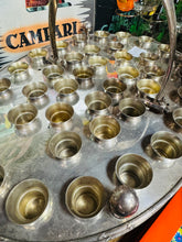 Load image into Gallery viewer, Set cymun Hynafol EPNS o Eglwys Cymreig gyda 40 gwydryn bach EPNS / Antique EPNS communion set from a Welsh Church with 40 small EPNS glasses
