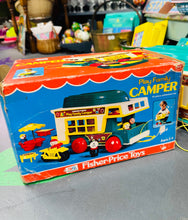 Load image into Gallery viewer, Campervan Fisher Price Vintage o’r 70au yn ei focs gwreiddiol / Vintage Fisher Price Campervan from the 70s in it’s original box
