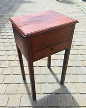 Load image into Gallery viewer, Bocs gwnio pren Hynafol ar goesau / Antique wooden seeing box on legs
