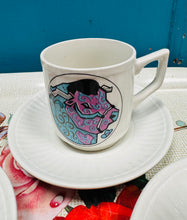 Load image into Gallery viewer, Cwpanau a soser Retro prin Beefeater dyluniau Tarw o’r 70au / Retro rare Beefeater 1970s bull design cup and saucers
