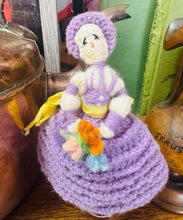 Load image into Gallery viewer, Gorchudd wy crocheted 'Crinoline Lady' Vintage wedi'i wneud â llaw / Vintage Handmade crocheted crinoline lady egg cover
