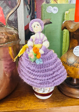Load image into Gallery viewer, Gorchudd wy crocheted 'Crinoline Lady' Vintage wedi'i wneud â llaw / Vintage Handmade crocheted crinoline lady egg cover
