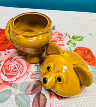 Load image into Gallery viewer, Pot Mêl siâp arth Vintage o’r 80au / Vintage Honey Bear pot from the 80s
