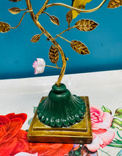 Load image into Gallery viewer, Daliwr canhwyllau addurnedig aml-gangen cast iron ar ffurf parot / Cast iron ornate multi branch Parrot candle holder
