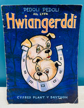 Load image into Gallery viewer, ‘Pedoli Pedoli ail lyfr Hwiangerddi’ cyfres ‘Plant y Brython’ o’r 50au / Welsh children’s book ‘Pedoli Pedoli ail lyfr Hwiangerddi’ from the ‘Plant y Brython’ series from the 50s
