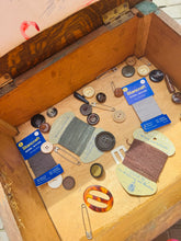 Load image into Gallery viewer, Bocs gwnio pren Hynafol ar goesau / Antique wooden seeing box on legs
