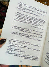 Load image into Gallery viewer, Llyfr jôcs ‘Helo Bobol’ o 1979 wedi ei arwyddo gan Hywel Gwynfryn / ‘Helo Bobol’ joke book from 1979 signed by  Hywel Gwynfryn
