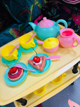 Load image into Gallery viewer, Troli ‘Hostes’ plastig Vintage Redblox o'r 70au / Vintage Redblox toys plastic hostess trolley from the 70s
