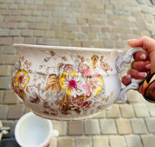 Load image into Gallery viewer, Pot pi pi seramig blodeuog Hynafol / Antique floral ceramic chamic pot
