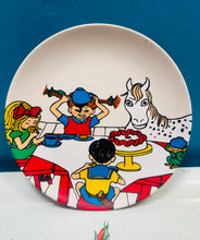 Load image into Gallery viewer, Plat melamine ‘Barbo Toys’ Vintage Pippi Hosan Hir / Vintage ‘Barbo Toys’ Pippi Longstocking melamine plate
