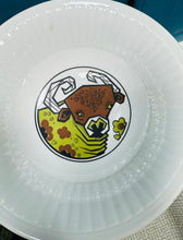 Load image into Gallery viewer, Powleni Retro prin Beefeater dyluniau Tarw o’r 70au / Retro rare Beefeater 1970s bull design bowls
