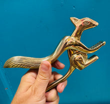 Load image into Gallery viewer, Malwr cnau brass siâp Wiwer / Brass Squirrel nutcracker
