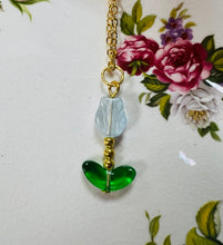 Load image into Gallery viewer, Mwclis Tiwlip gwydr steil Vintage / Vintage style glass Tulip necklace
