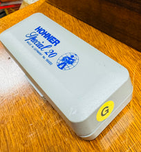 Load image into Gallery viewer, Hohner Special 20 G Harmonica yn ei gês gwreiddiol / Harmonica Hohner Special 20 G in its original case
