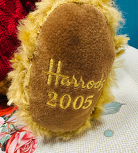 Load image into Gallery viewer, Tedi Nadoligaidd Harrods o 2005 / Harrods Christmas Bear from 2005
