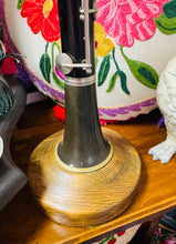 Load image into Gallery viewer, Golau unigryw allan o hen Glarinet ‘Corton’ ar waelod pren sydd wedi ei wneud â llaw / Unique light made out of an old ‘Corton’ Clarinet on a handmade wooden base
