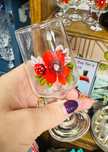 Load image into Gallery viewer, Set o 6 gwydryn blodeuog coch Retro sherry / port / Set of 6 red floral Retro sherry / port glasses
