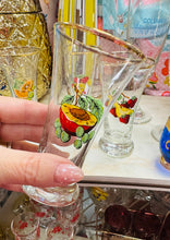 Load image into Gallery viewer, Set o bedwar gwydryn ffrwythau Retro o’r 60au / Retro set of 4 fruit glasses from the 60s
