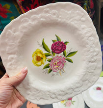 Load image into Gallery viewer, Set o 6 plat blodeuog Vintage Alfred Meakin / Set of 6 Vintage floral Alfred Meakin plates
