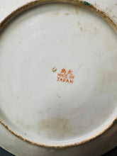 Load image into Gallery viewer, Plât Siapaneaidd Vintage mawr gyda paun wedi’i beintio â llaw / Large Hand Painted Vintage Japanese Peacock Plate
