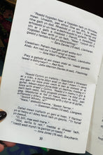 Load image into Gallery viewer, Llyfr jôcs ‘Helo Bobol’ o 1979 wedi ei arwyddo gan Hywel Gwynfryn / ‘Helo Bobol’ joke book from 1979 signed by  Hywel Gwynfryn
