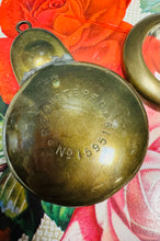 Load image into Gallery viewer, Daliwr watch boced brass chwarelwr / glowr Hynafol gyda chaead gwydr / Antique quarrymen / miner brass pocket watch holder with glass lid
