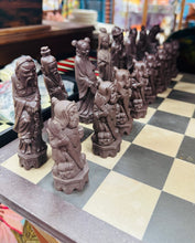 Load image into Gallery viewer, Set chess Hynafol gyda darnau Asiaidd o resin ar fwrdd chess llechen trwm wedi’i wneud â llaw / Antique chess set with Asian resin pieces on a heavy slate handmade chess board
