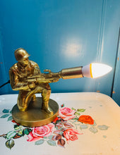 Load image into Gallery viewer, Lamp milwr tegan aur / Gold toy soldier lamp
