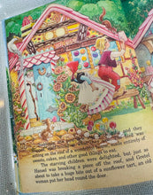 Load image into Gallery viewer, Llyfr clawr caled Vintage ‘The house that Jack built’ a ‘Hansel a Gretel’ o 1970 / Vintage ‘The house that Jack built’ and ‘Hansel a Gretel’ hardback book from 1970
