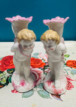 Load image into Gallery viewer, Pâr o ganhwyllbrenau seramig Ceriwbiaid Fictoraidd / Pair of ceramic Victorian Cherub candlesticks
