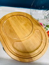 Load image into Gallery viewer, Hambwrdd pren gweini caws gyda chromen wydr / Wooden cheese board with glass dome
