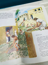 Load image into Gallery viewer, ‘Beibl y plant mewn lliw’ o 1978 / ‘Beibl y plant mewn lliw’ from 1978
