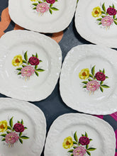 Load image into Gallery viewer, Set o 6 plat blodeuog Vintage Alfred Meakin / Set of 6 Vintage floral Alfred Meakin plates
