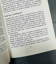 Load image into Gallery viewer, Nofel ‘Tydi cariad yn greulon!’ gan Gwenno Hywyn o 1990 / ‘Tydi cariad yn greulon!’ novel by Gwenno Hywyn from 1990
