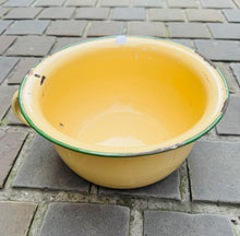 Load image into Gallery viewer, Pot dan gwely enamel melyn ac ymyl gwyrdd Hynafol / Antique yellow and green rim enamel Chamber Pot
