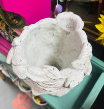 Load image into Gallery viewer, Planter siâp pen merch effaith carreg / Female head planter stone effect
