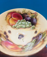 Load image into Gallery viewer, Cwpan Ainsley ffrwythau Vintage 24 carat / Vintage 24 carat gold Ainsley fruit cup
