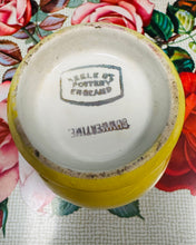 Load image into Gallery viewer, Cwpan / pot ‘Summertime’ Keele st pottery Art Deco / Art Deco ‘Summertime’ Keele st pottery cup / pot
