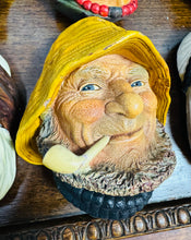 Load image into Gallery viewer, Pen Old Salt Chalkware Bossons Vintage o 1971
/ Vintage Bossons Chalkware wall hanging Old Salt head from 1971
