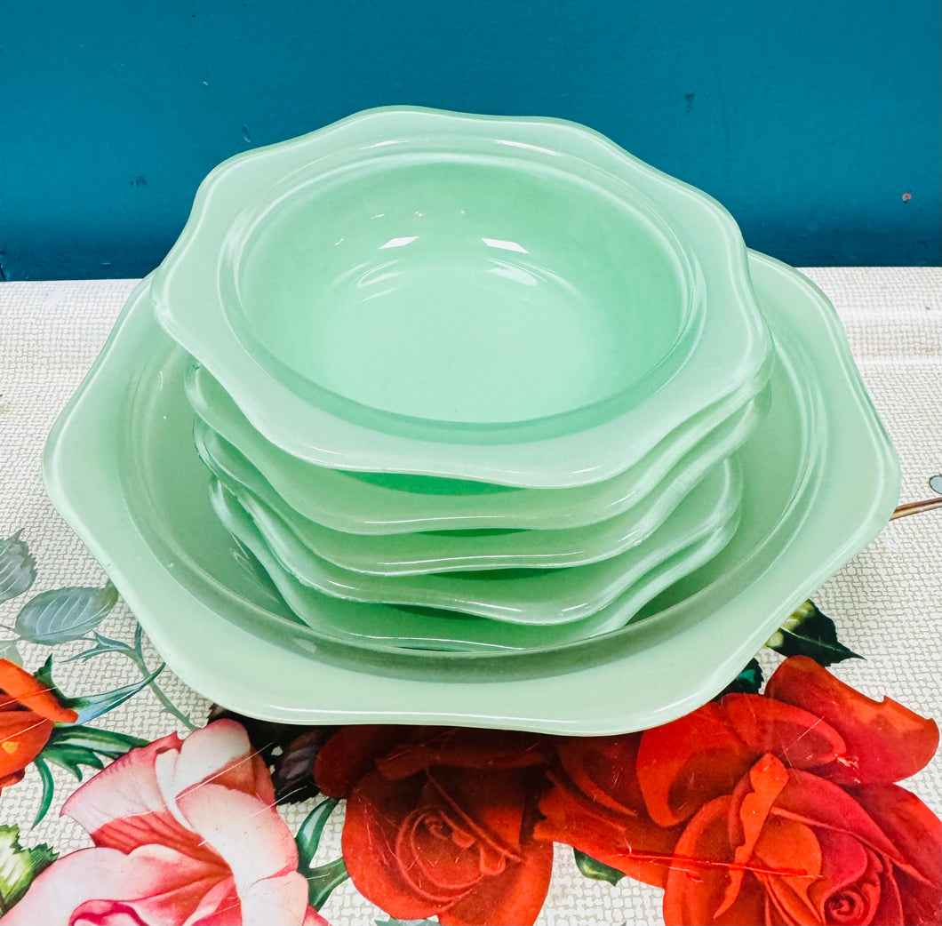 Set o 5 powlen Pyrex fach ac un powlen fawr lliw mint / Set of 5 small and one large Pyrex mint green bowls