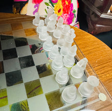 Load image into Gallery viewer, Set chess gwydr / Glass chess set
