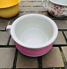 Load image into Gallery viewer, Pot dan gwely seramig pinc a gwyn Hynafol / Antique ceramic pink and white Chamber Pot
