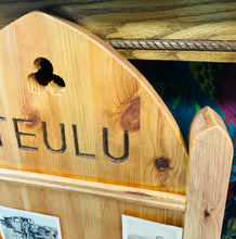 Load image into Gallery viewer, Bwrdd Teulu wedi ei wneud â llaw allan o bren Pîn / Hanging Tonau board made by hand out of Pine wood
