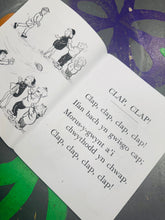 Load image into Gallery viewer, Copi newydd o lyfr ‘Clap! Clap!!’ gan Enid E Thomas o 1964 / New copy of ‘Clap! Clap!!’ book by Enid E Thomas from 1964
