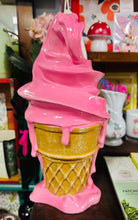 Load image into Gallery viewer, Ornament Hufen Iâ ardduniadol mawr / Large decorative Ice Cream ornament
